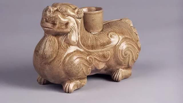 瓯窑青瓷：与越窑瓷器非常相象，需细辨