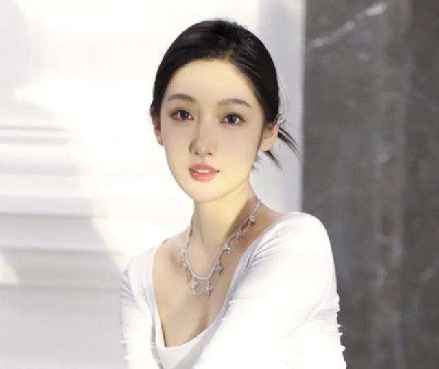 都美竹 都美竹颜值是真高，但化妆前后的差距也是真大，是天生还是美颜？
