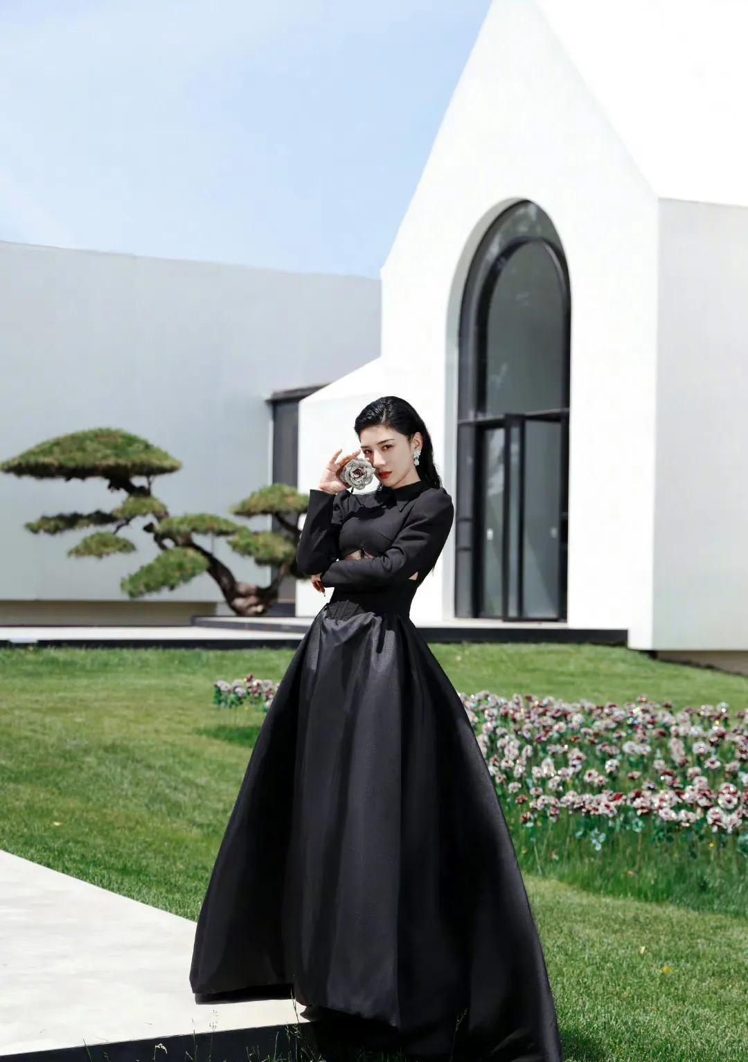 黄奕|尴尬!演员黄奕未经允许拿美术馆展品拍照,被点名后紧急删除