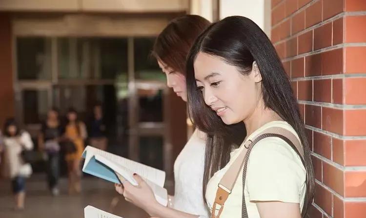 乡镇公务员扩招了!放宽条件3不限,应往届生均可端起铁饭碗!