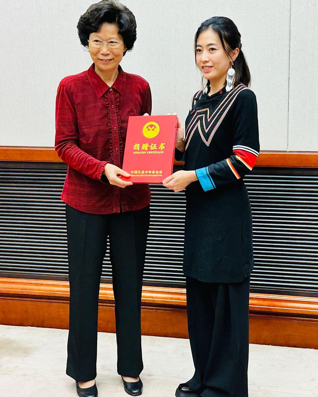 700亿富婆甘比首谈婚姻生活:每天六点起床,忙到凌晨一两点才睡