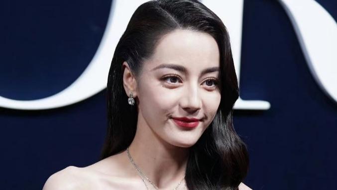 迪奥红毯：江疏影放大招，热巴不再捂胸，杨千嬅最让人意外！