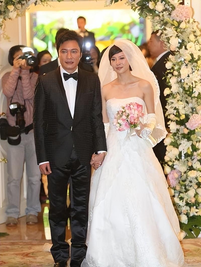 罗嘉良|罗嘉良为什么抛弃相爱28年的方敏仪？选择投入苏岩怀抱，如今他活成怎么样？