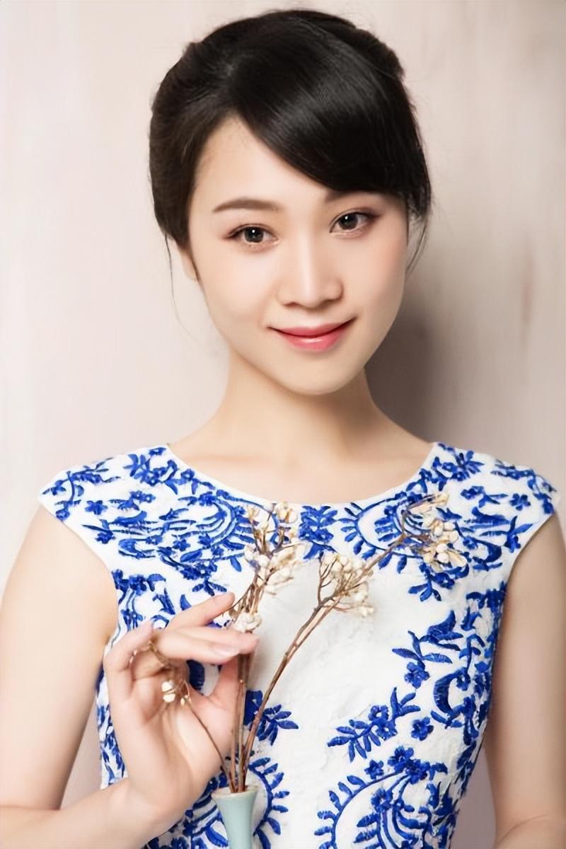 越剧花旦李旭丹:曾怨恨父亲多年,丈夫公公都是她的粉丝 - 娱乐资讯(主
