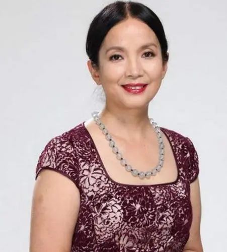 善恶终有报!63岁在美国捡垃圾的吕丽萍,已经活成了一个笑话