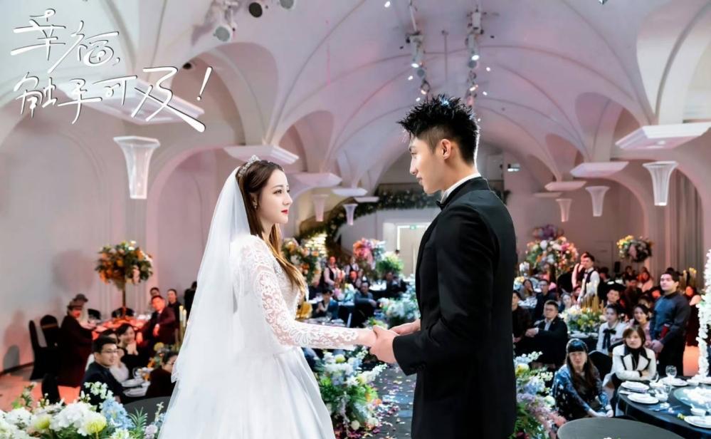 网曝迪丽热巴与黄景瑜秘婚生子后再被抓包，工作室气得暂停营运