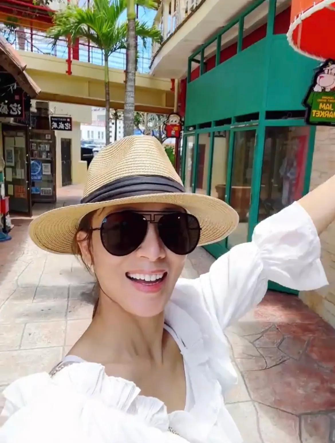 杨怡夫妇带女儿出游，母女俩穿亲子装好有爱，3岁小珍珠颜值好高