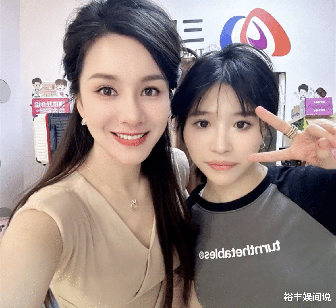 网红小杨哥再遭质疑!主持人周倩选择离职,直播分成比例惹争议