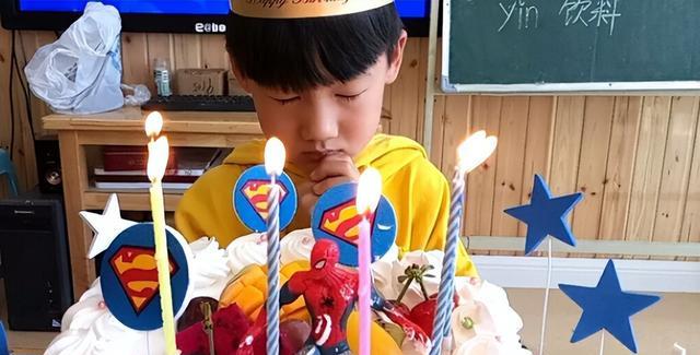 奶油蛋糕|因奶油蛋糕引发的争端，宝妈在班里大闹，比起批判更多的是同情