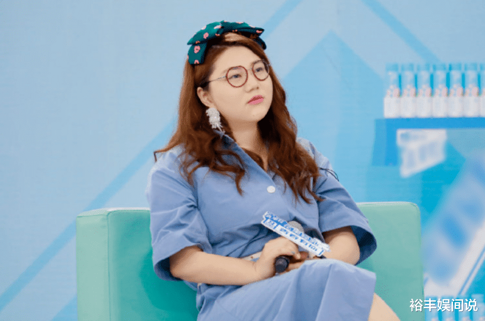 董洁与范冰冰法国聚餐！氛围和国内没差别，董洁头骨和鼻子获称赞