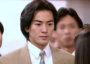 56岁郑伊健不复当年，发福憔悴让人认不出来，身家数亿膝下无子