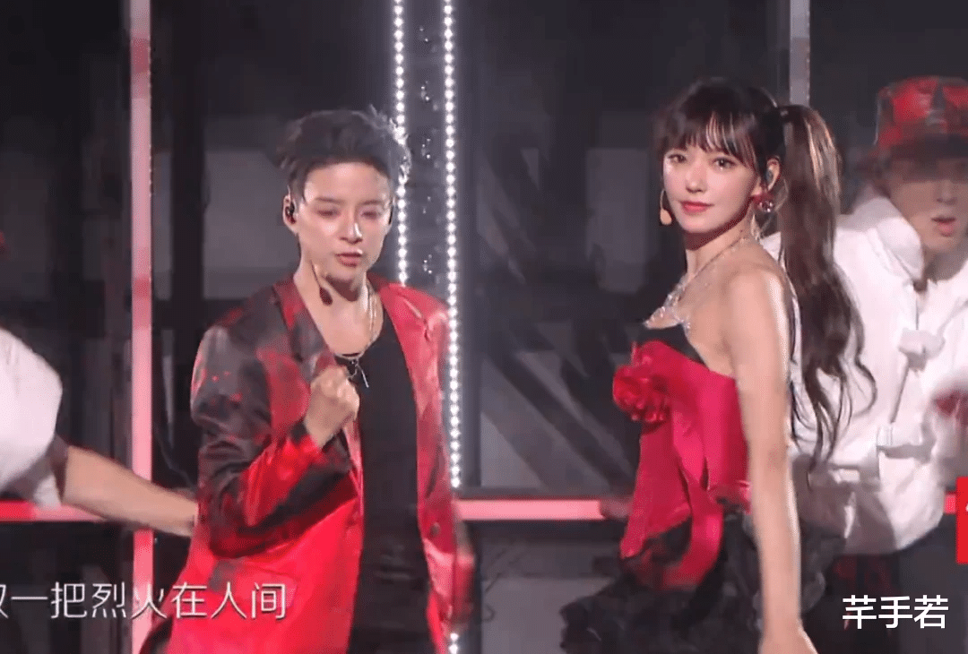 假唱|跨年晚会出现大量假唱舞台,白鹿和娜扎对嘴失败,歌手也跟着摆烂