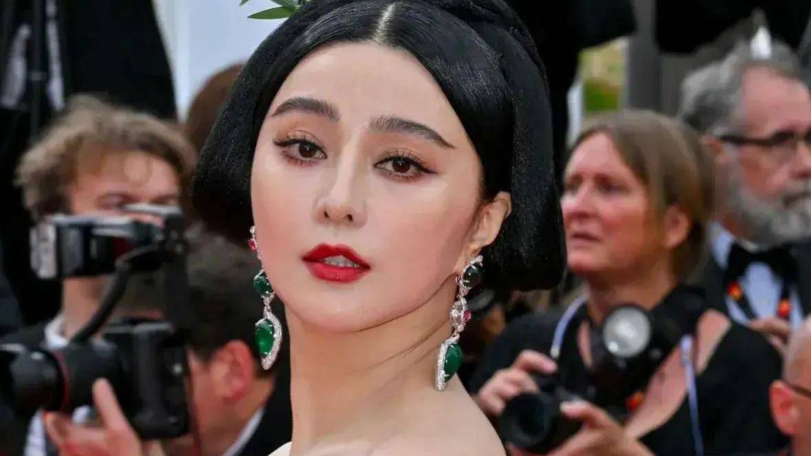 |范冰冰戛纳未修图曝光好显老，眼神缺少霸气不再是“范爷”