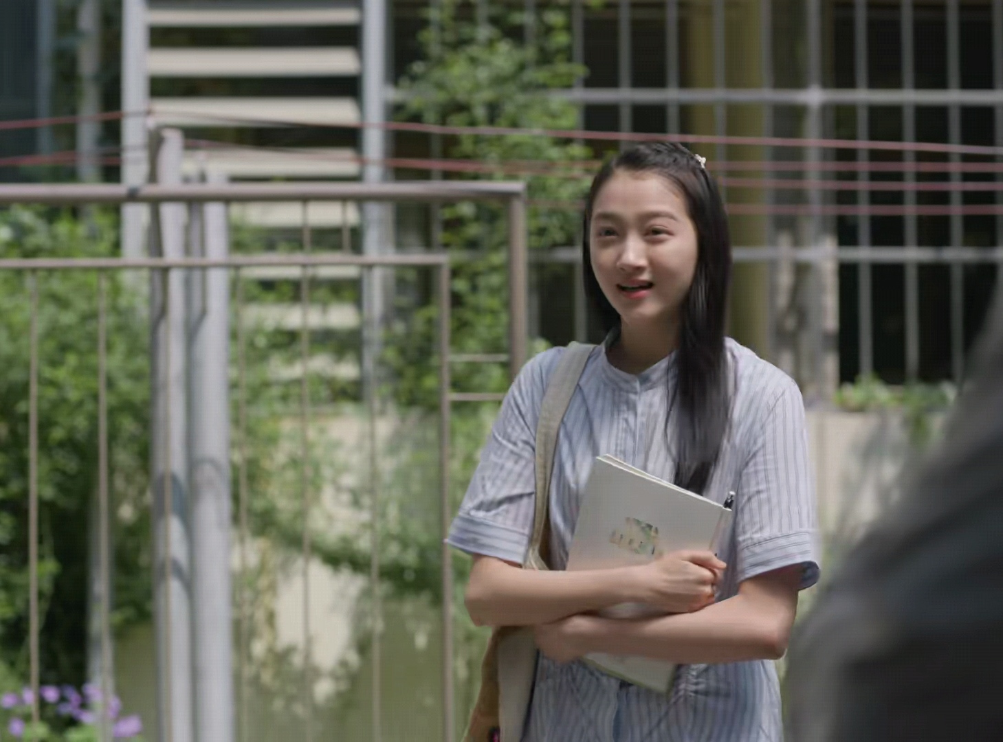 女演员现代装和古装差距有多大？看了关晓彤，你敢相信这是同一人吗？