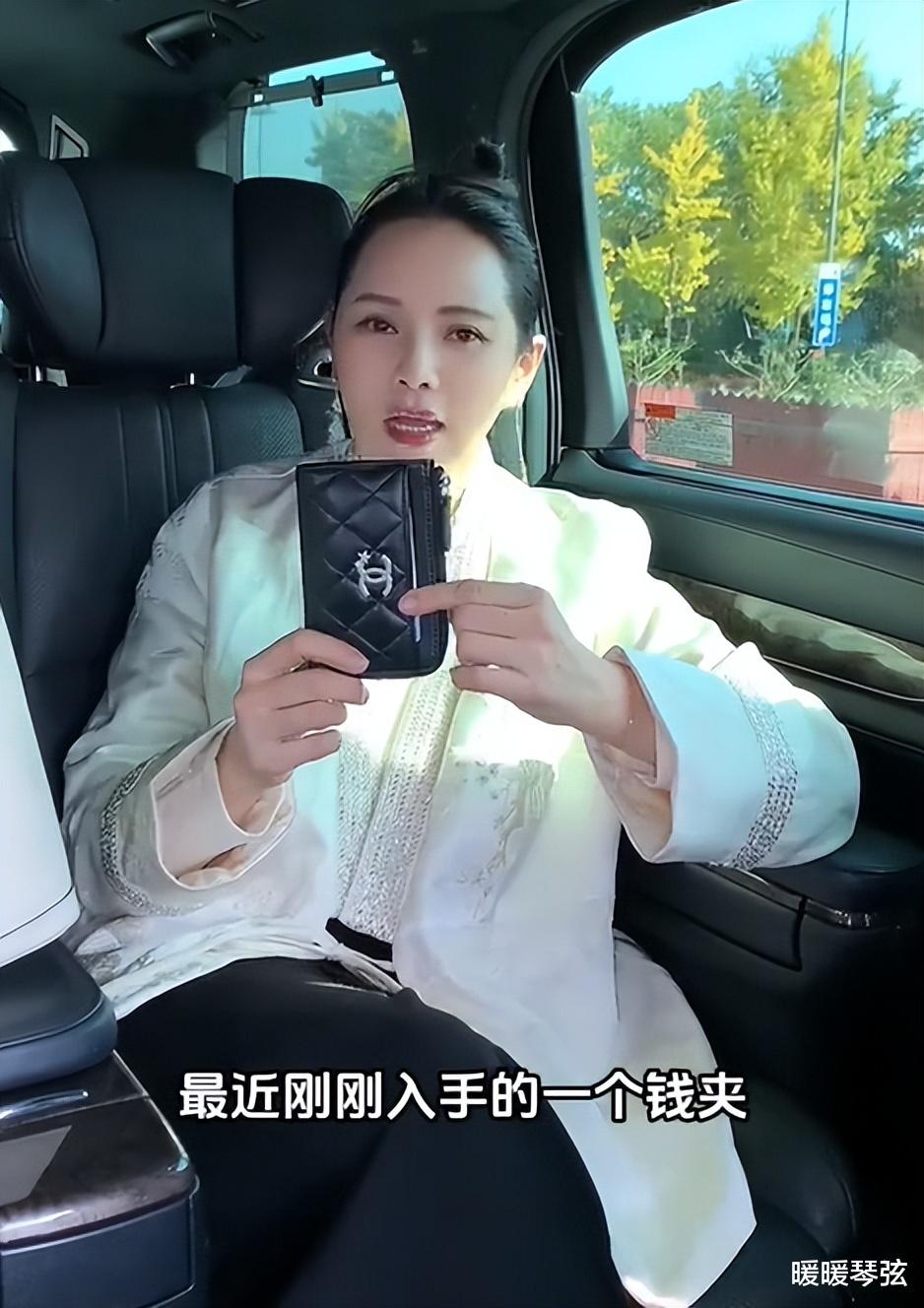 伊能静晒秦昊送的黑卡,卡上金额至少1000万,自称无上限随便花