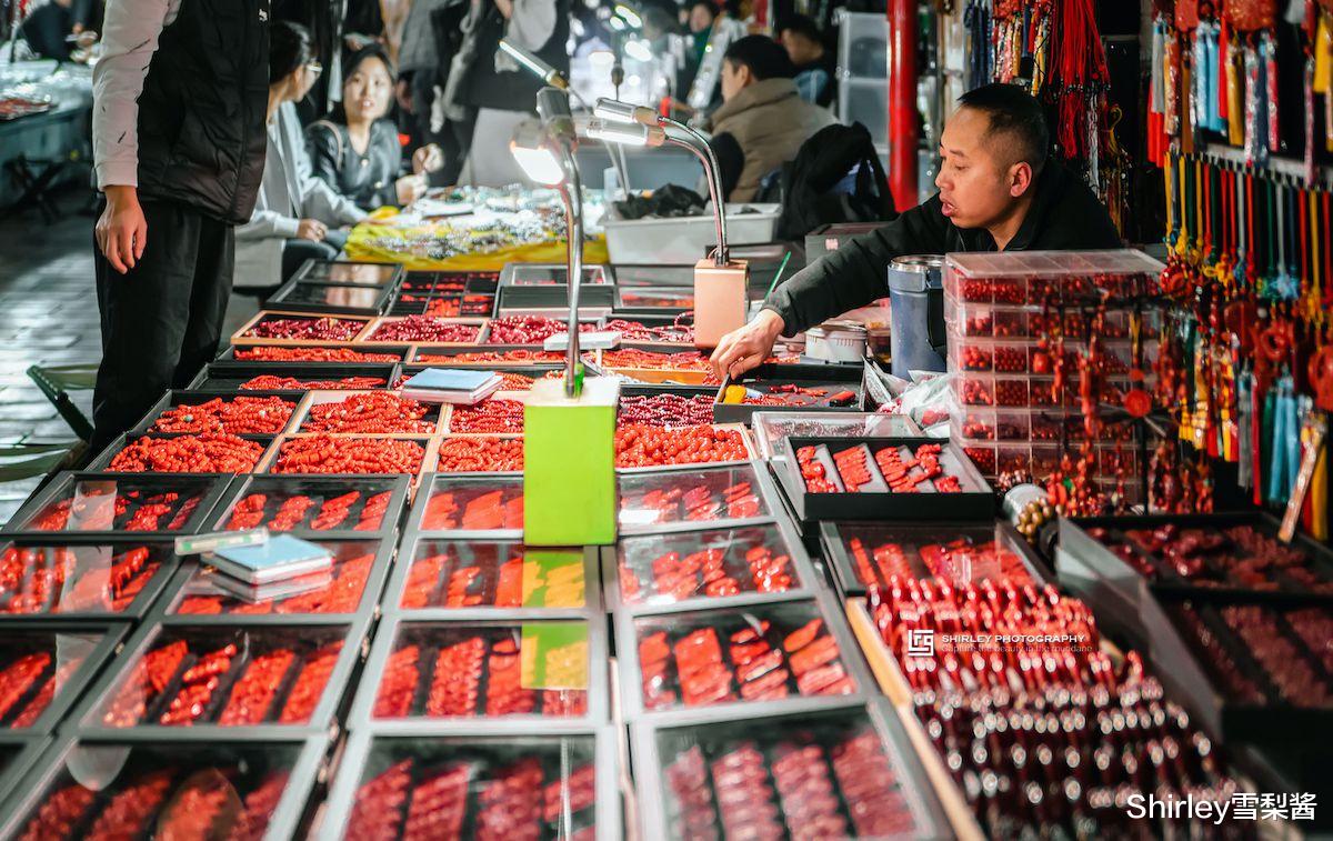 |北京最火的鬼市，每周五晚客流达2.5万，有人花15元买了把宝剑卖了15万