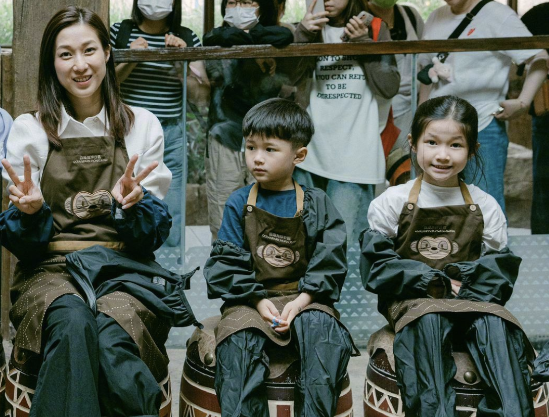 钟嘉欣|钟嘉欣回港后晒与李亚男聚会,2个妈妈带5个娃,两大选美冠军再同框