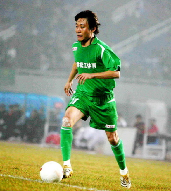 高峰|那英前夫高峰罕见露面，51岁身材发福显憔悴，开足球俱乐部维生