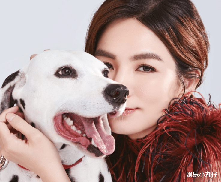 Ella自曝曾被侵犯,男友人将手伸进她底裤,全家3姐妹皆被他侮辱