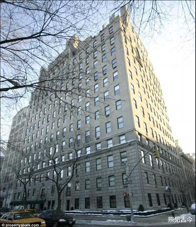 “虎妈”邓文迪:身价400亿也为俩女儿铺路,大女儿男友背景强大