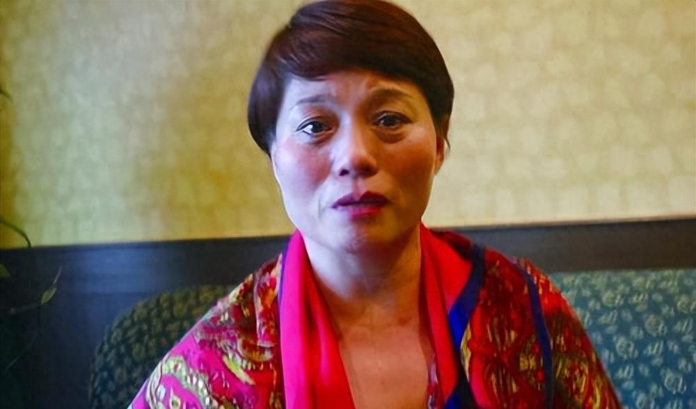 把三个女儿弄去坐牢后,蓝翔校长再送原配入狱,这次被“反杀”了!