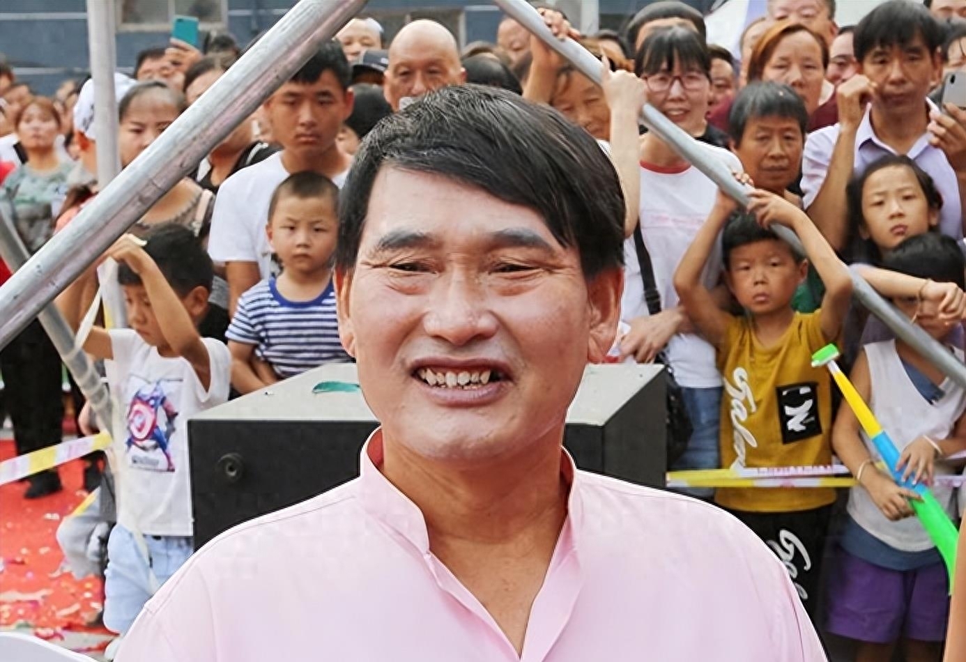 善恶到头终有报！遭到老大爷堵门的朱之文，已经活成了一个笑话