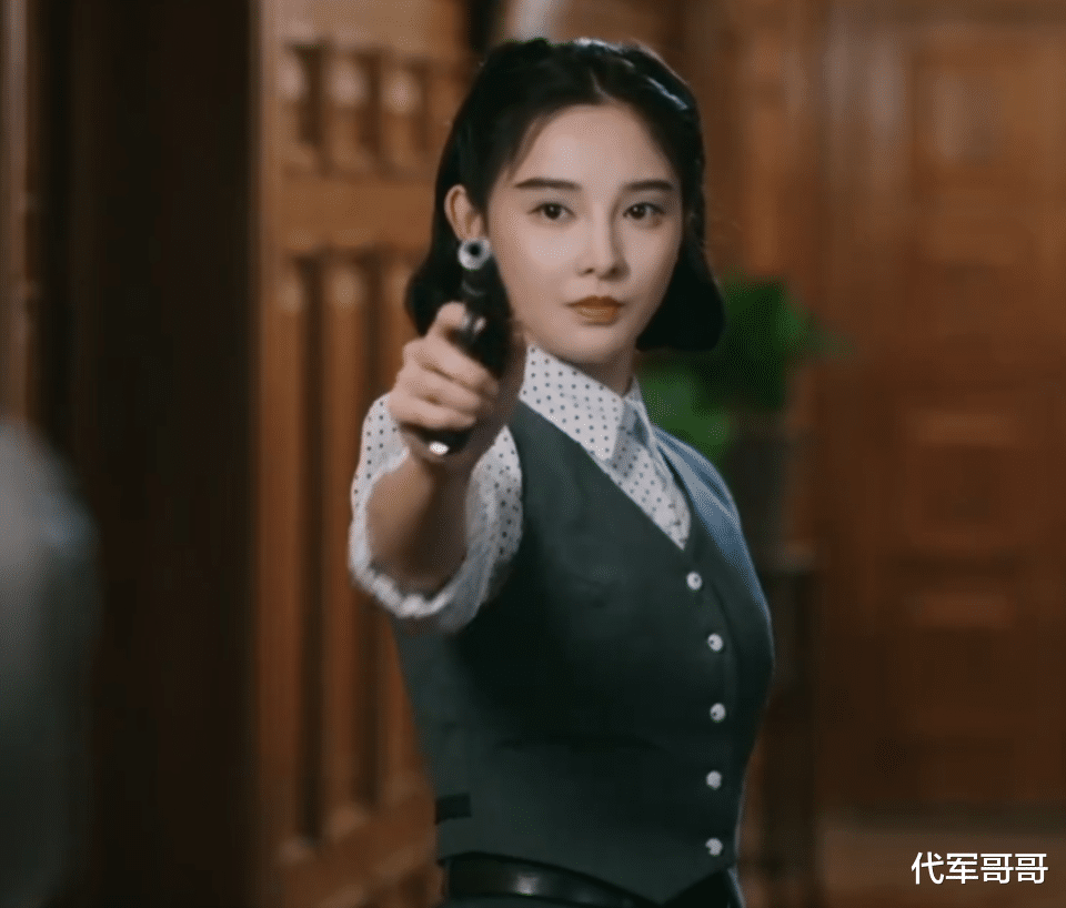 33岁的彭小苒,终于为自己的“整容”付出了代价