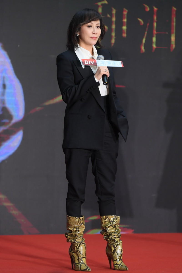 刘嘉玲穿高定礼裙翻车,身材婀娜多姿,发型却比普通大婶还老气!