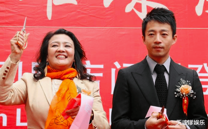 趁火打劫成功!汪小菲今日接娃回京,S妥协丢最后王牌,他解脱了