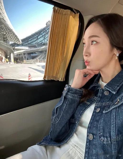 孙怡|3月18日李沁孙怡活动路透,精致穿搭大秀完美身材,性感迷人!