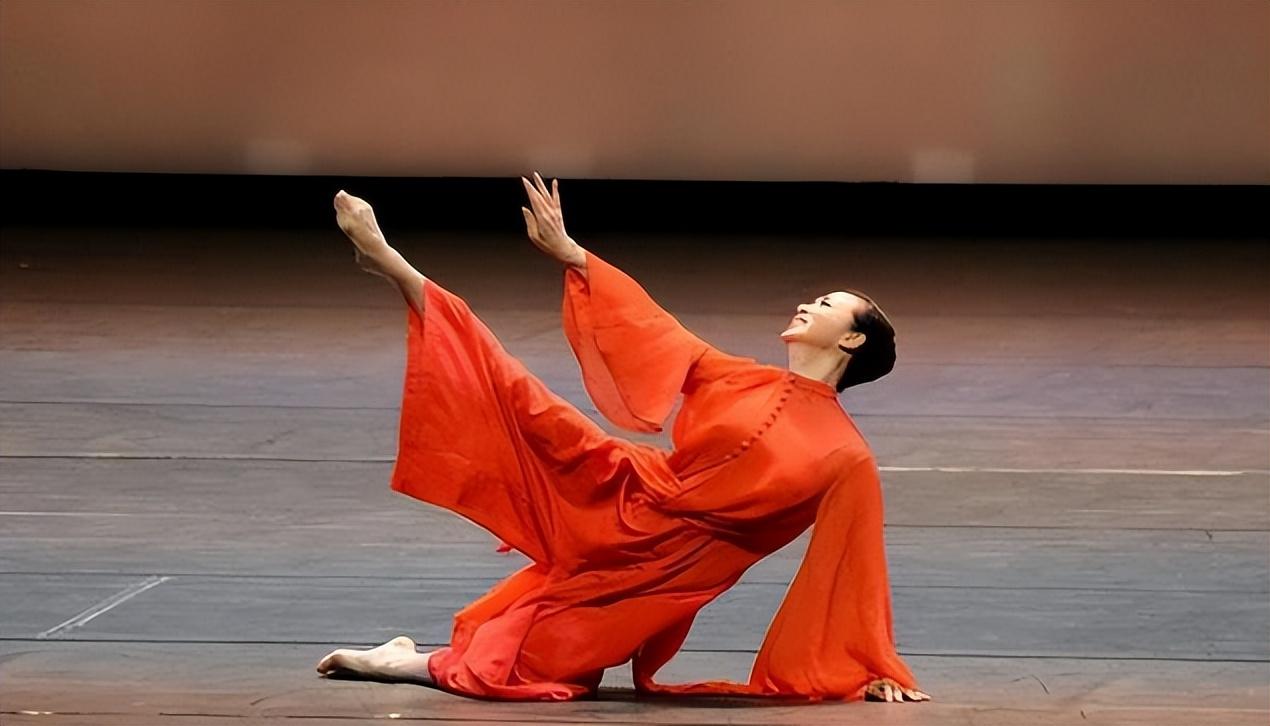 金星被问，变性前碰过女人吗？她随口一句话，暴露了内心真实想法