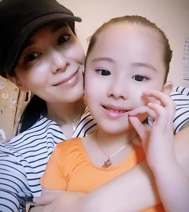 12年前，那个倒贴3套房嫁到河南农村的混血港姐郭羡妮，怎样了？