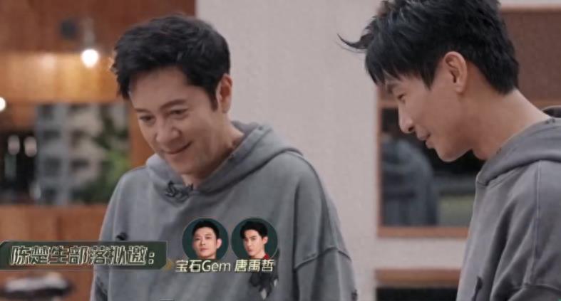 心狠的唐禹哲告诉观众，在《披荆斩棘》想生存，抱团是最有没用的