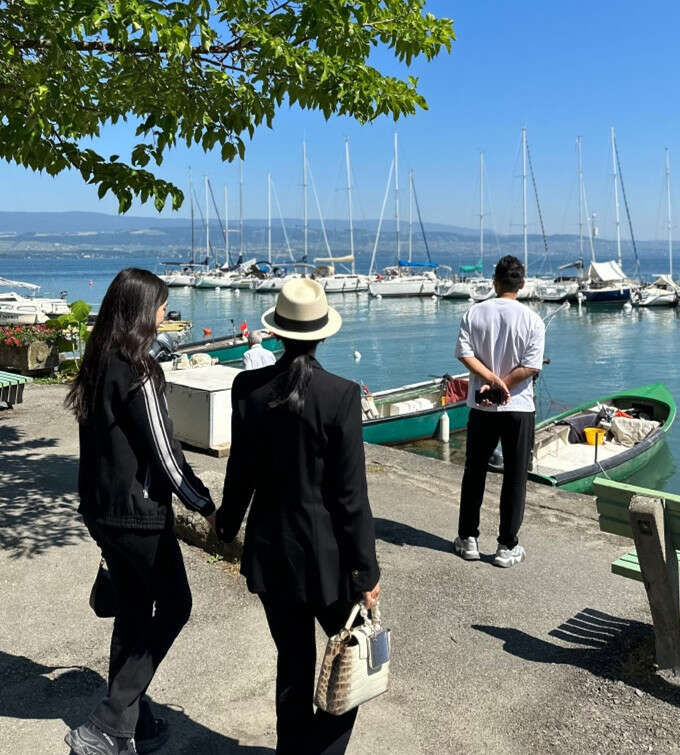 赵文卓16岁女儿瑞士毕业!身材高挑亭亭玉立,颜值不输一线小花