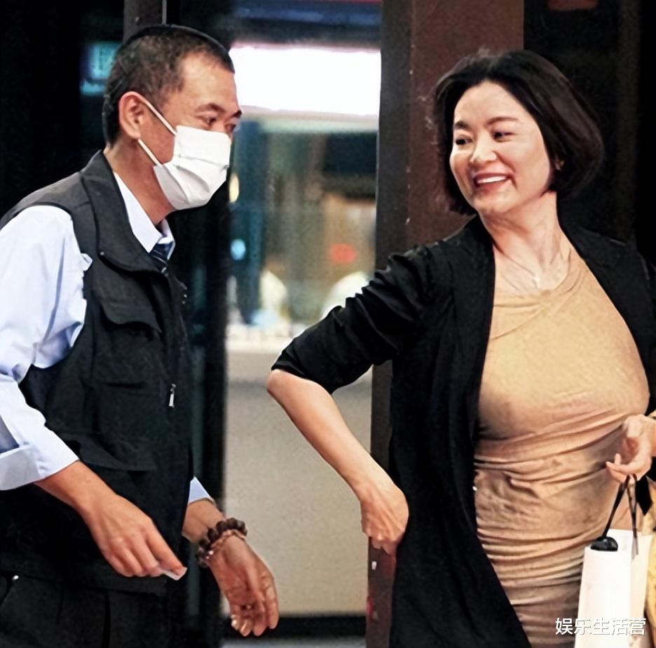 林青霞|曝林青霞离婚后续!疑邢李?私生子正脸曝光,认祖归宗获百亿财产