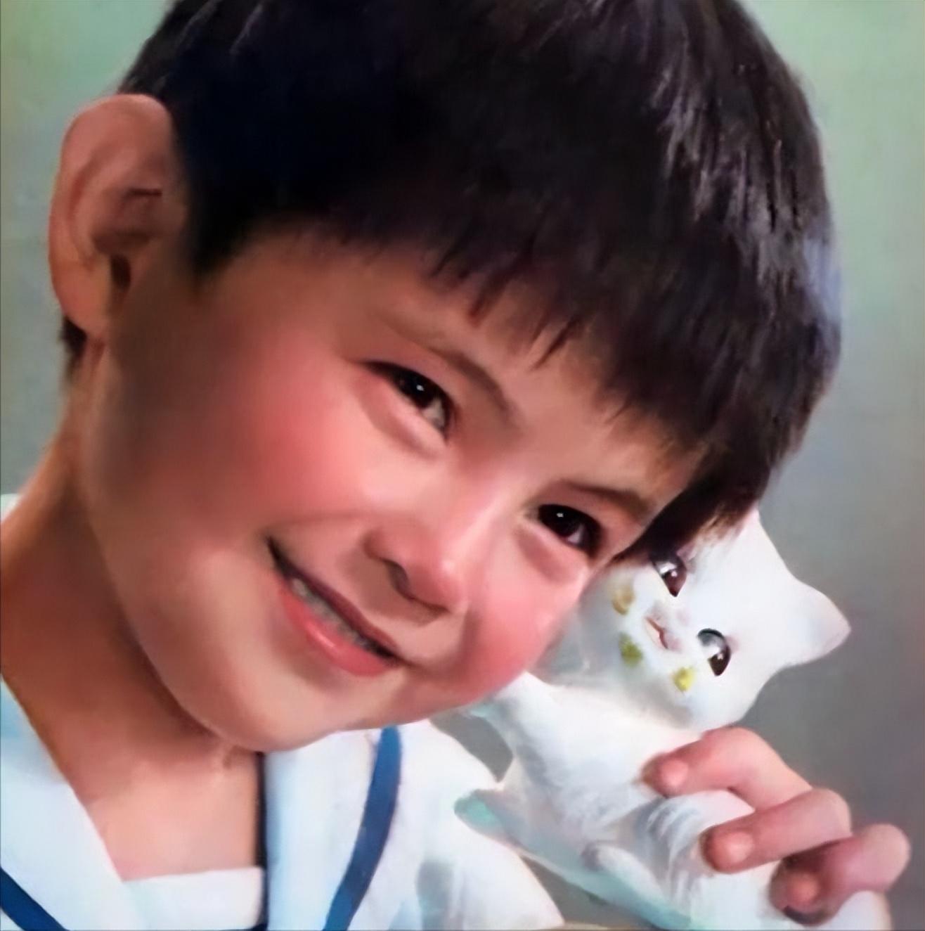 童星方超:2岁成名,18岁时因长得太矮没学可上,47岁仍单身