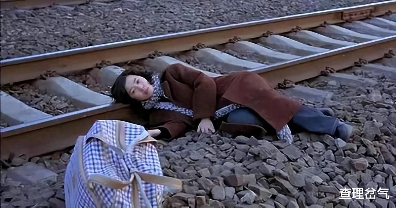 她曾把黄渤吻到害羞，与导演同居12年遭抛弃，今46岁身价高达40亿