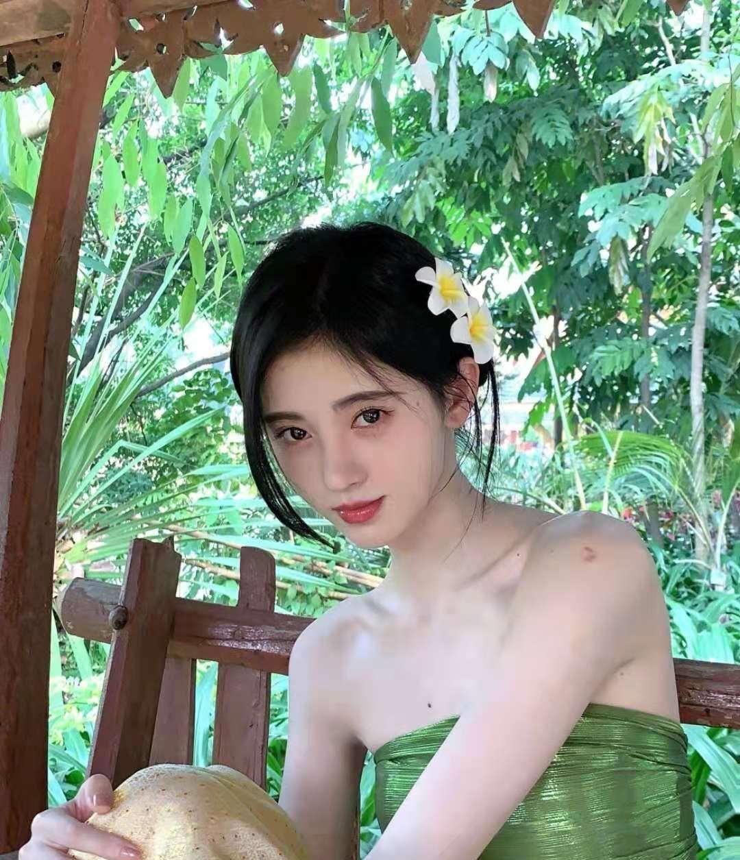 |娱记曝知名女星背后有金主,神颜姓氏独特,经常被安排参加商务饭局