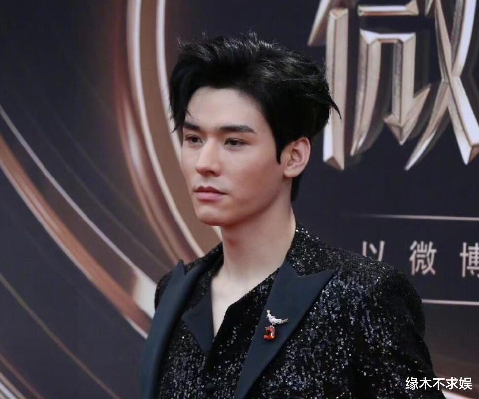 生图 微博之夜男星生图曝光，肖战能打，龚俊脸型变化大 ，吴磊皱纹明显！