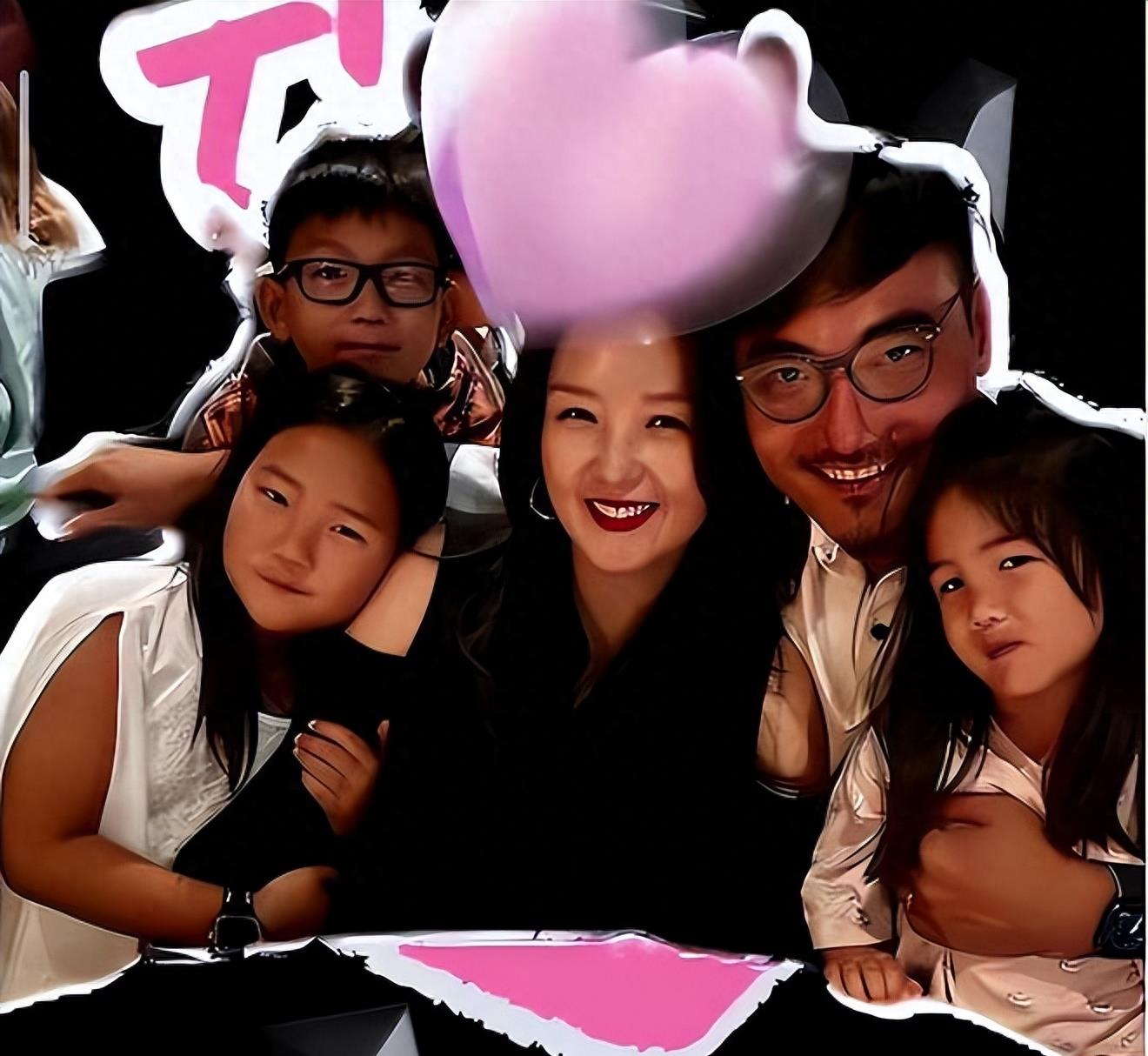 37岁何洁晒多巴胺自拍,瘦身近70斤后美回巅峰,扎双辫卖萌超少女的