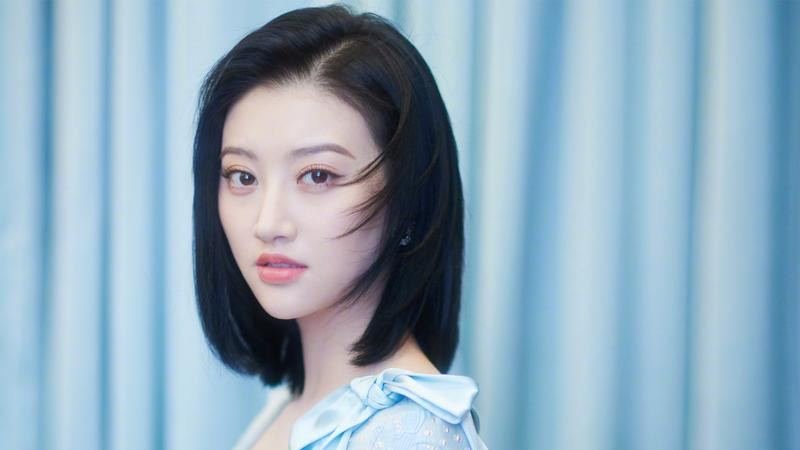 短发风波再起：景甜为新剧剪发遭粉丝吐槽，与许凯的营业CP成焦点