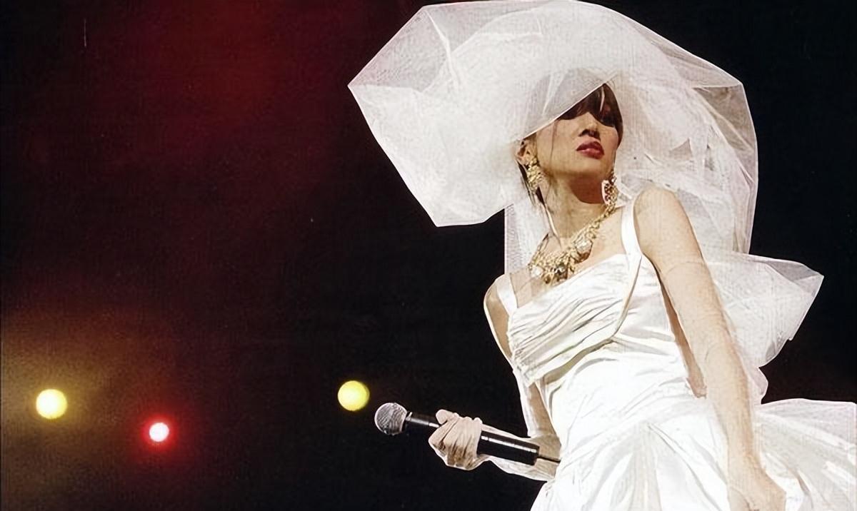 情史混乱的张艺谋公开宣称:一辈子最大的遗憾是等不到她