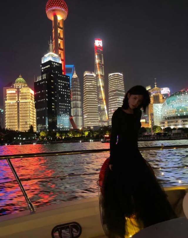 黄景瑜前妻被打脸，体面人设维持不住了：女人的体面，都是钱给的