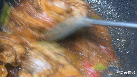 木耳|20元一份的砂锅鸡在家自己做,色泽红润看着有食欲,软烂易脱骨