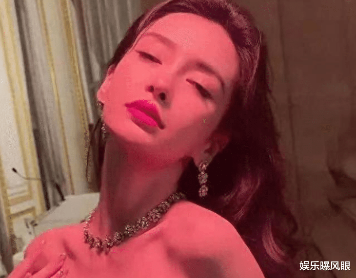 baby风波后回国有说有笑，新综艺成大咖，怕波及儿子分头走