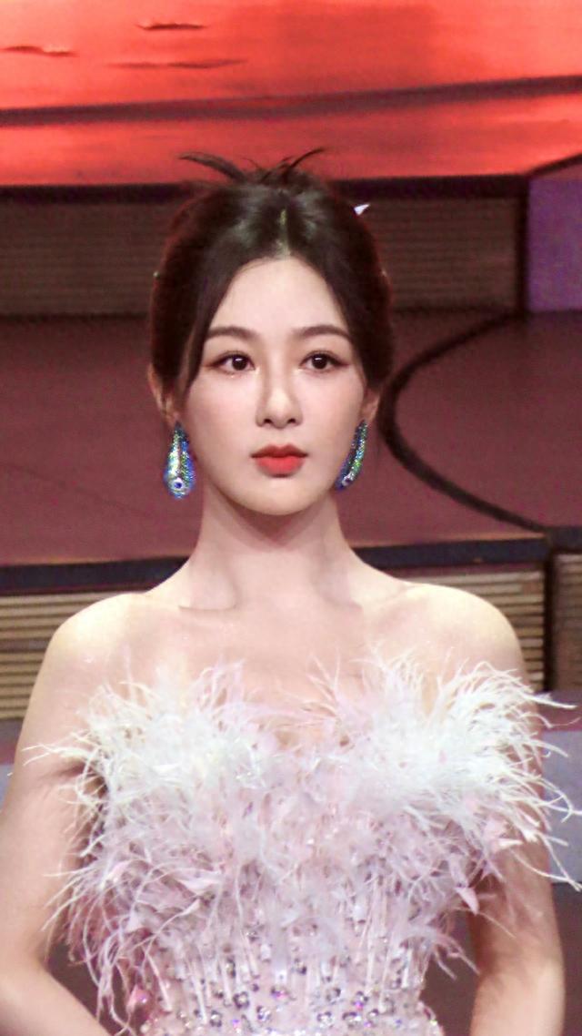 杨紫和鹿晗的故事告诉我们，世界上没有不透风的墙！