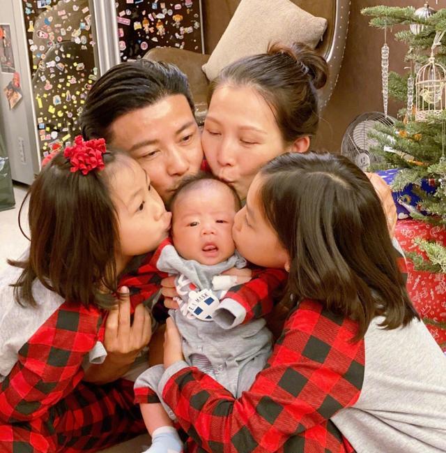 蔡少芬|蔡少芬晒全家福为49岁老公庆生,张晋却调侃其唱跳俱废毫无求生欲