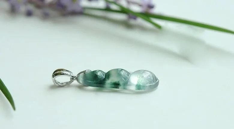 飘花翡翠|翡翠飘花和飘绿大不同