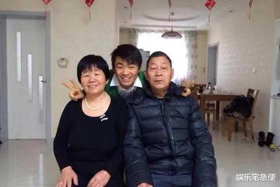 有钱自家人赚！王宝强扶持亲姐姐进演艺圈，哥哥是多家公司大股东