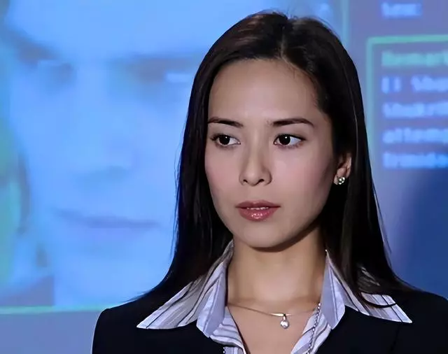 12年前，那个倒贴3套房嫁到河南农村的混血港姐郭羡妮，怎样了？